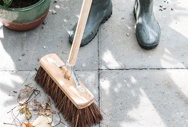 Terras schoonmaken en groene aanslag verwijderen